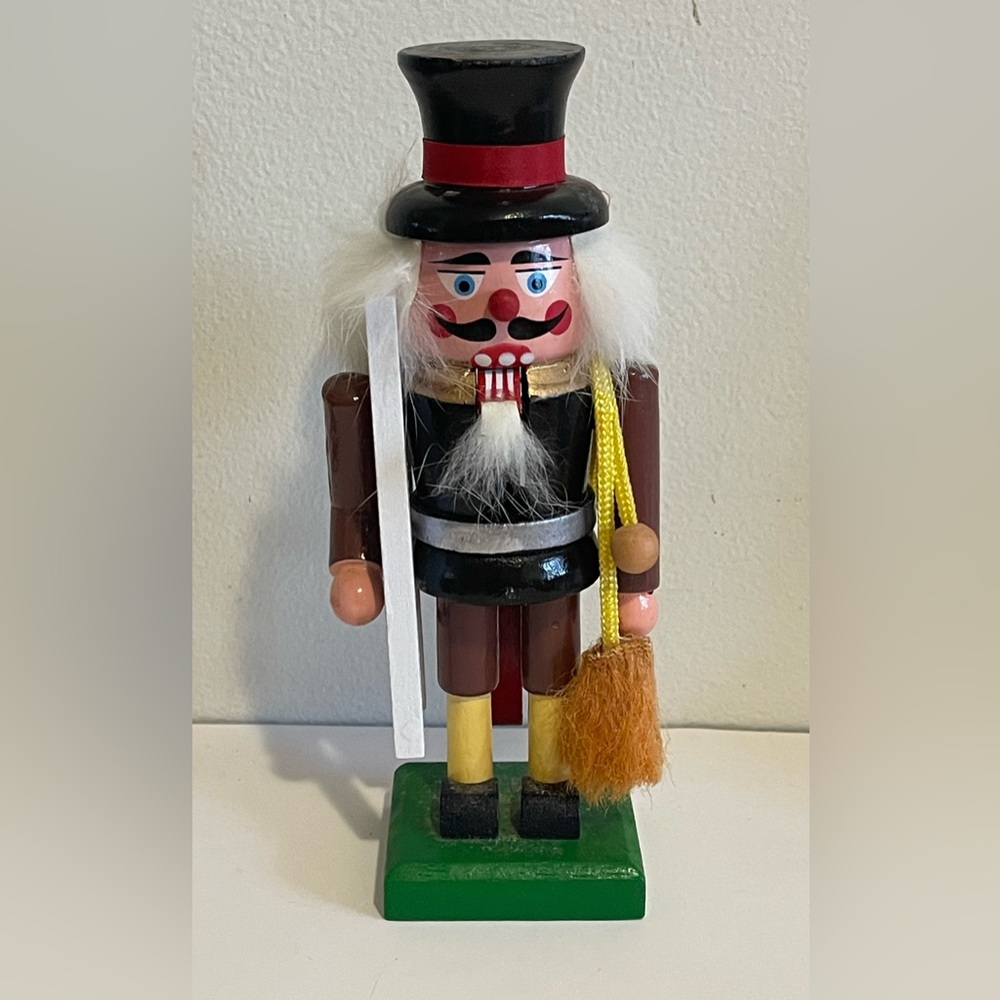 Vintage Santa’s World Wooden Nutcracker Figurine - Black and Brown